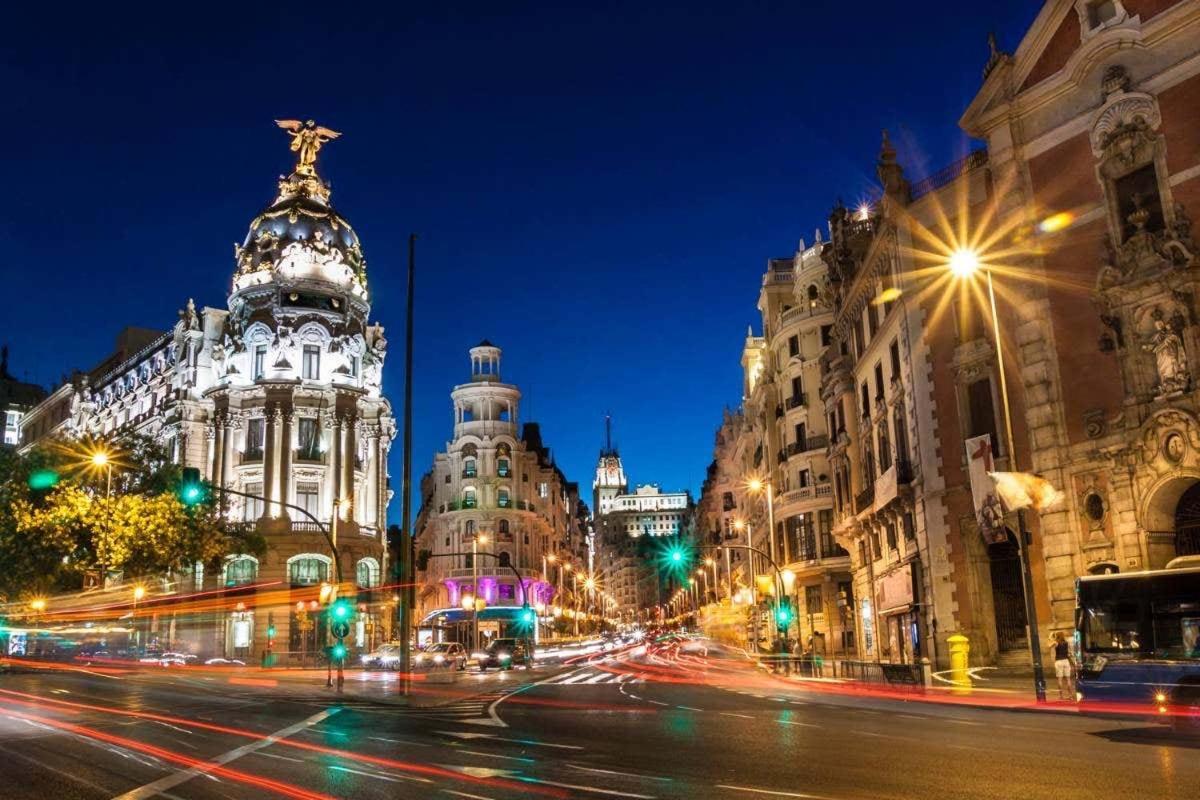 Hostel Space Capsule Madrid Exterior photo